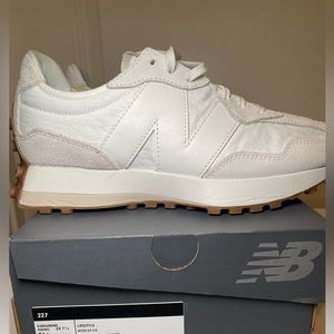 White New Balance 327